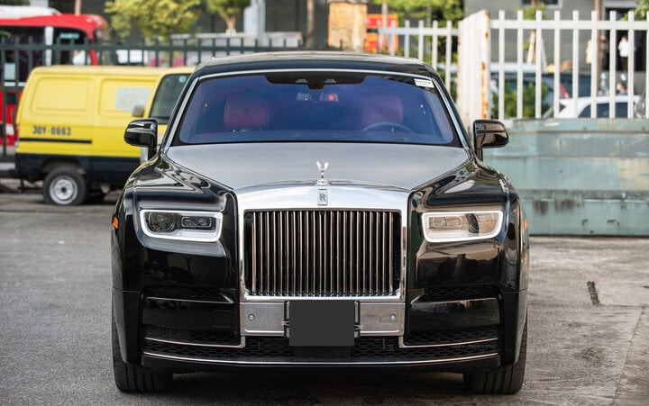 Rolls-Royce Phantom VIII được bespoke riêng chính hãng có giá hơn 70 tỷ đồng. (Ảnh: Vnexpress)