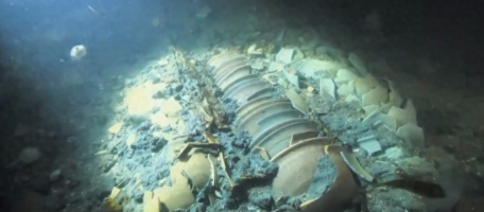 Nhiều hiện vật cổ được trôn vùi dưới lớp bùn dày ở đáy biển