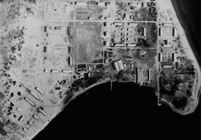 Hình ảnh nhìn từ trên không đầu tiên của đảo Vozrozhdeniya vào năm 1957
