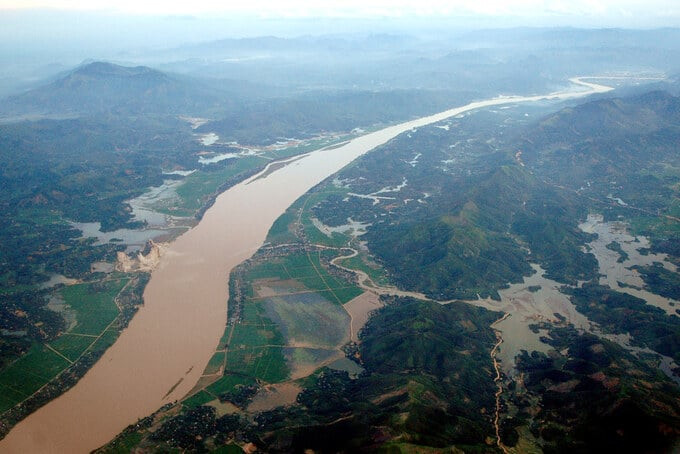 Điểm tiếp xúc đầu tiên của sông Đà với lãnh thổ Việt Nam ở xã Ka Lăng, huyện Mường Tè, tỉnh Lai Châu