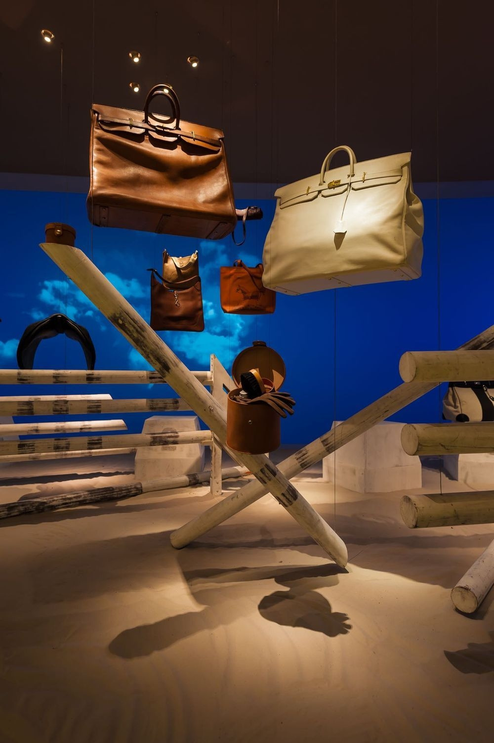 Thành lập gần 200 năm Hermès đã xây dựng thương hiệu trị giá hơn 30 tỷ USD như thế nào, dù không có bộ phận marketing?