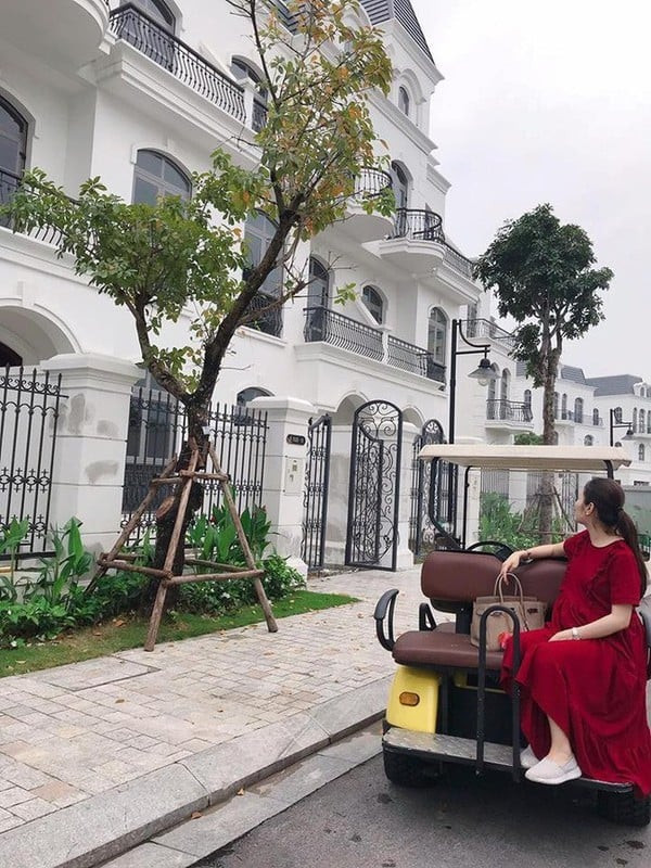 Hằng Túi từng khiến cộng đồng mạng xôn xao về độ giàu có khi sớm sở hữu căn biệt thự xa hoa ở Long Biên