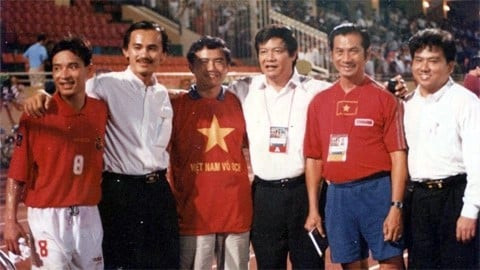 Năm 1998, Hồng Sơn dành tất cả những đỉnh cao trong sự nghiệp