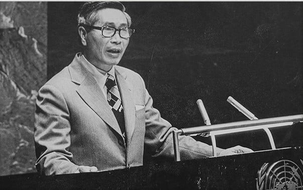 Trưởng đoàn đại biểu Việt Nam, Bộ trưởng Bộ Ngoại giao Nguyễn Cơ Thạch đọc diễn văn tại Đại hội đồng Liên hợp quốc khóa 35, năm 1980. Ảnh tư liệu/Báo Thế giới và Việt Nam