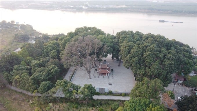 Khu lăng mộ và đền thờ Kinh Dương Vương, nằm trong cụm di tích Kinh Dương Vương (thôn Á Lữ, xã Đại Đồng Thành, huyện Thuận Thành, tỉnh Bắc Ninh)