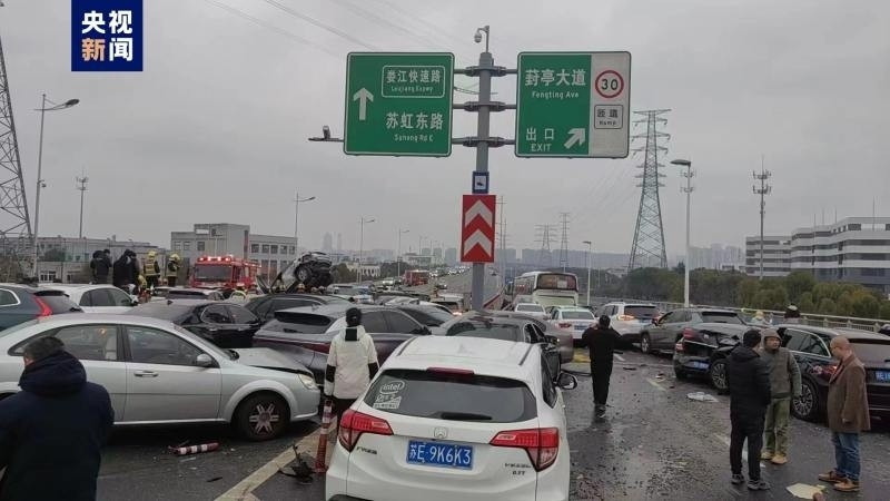 Đâm xe ô tô liên hoàn ở Tô Châu, Trung Quốc. Ảnh: CCTV