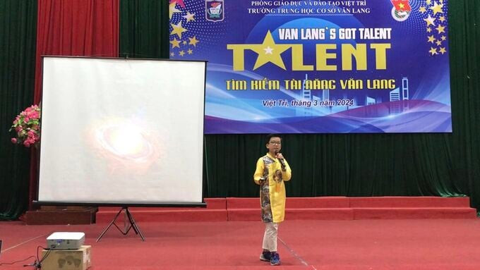 Quang Bình tham gia chương trình Tìm kiếm tài năng tại trường THCS Văn Lang