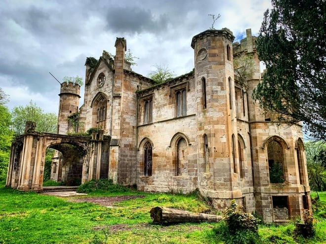 Cambusnethan House là một trong những tòa lâu đài kiến trúc Gothic cuối cùng còn sót lại ở Scotland