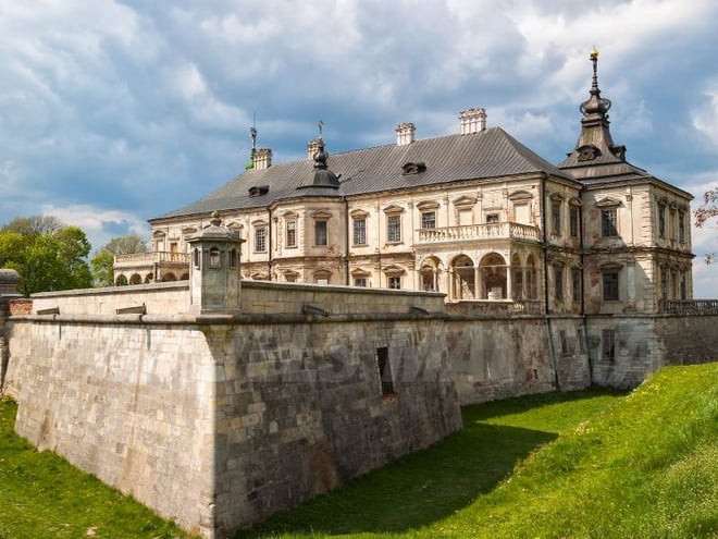 Tòa lâu đài từng là nơi giải trí xa hoa của một chỉ huy quân sự cấp cao Ba Lan