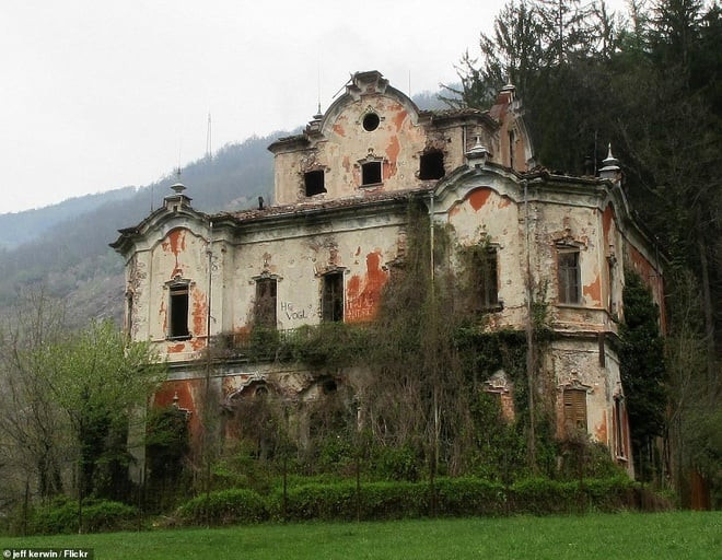Biệt thự de Vecchi ở Italia được xây từ năm 1854 đến 1857, còn được gọi là 