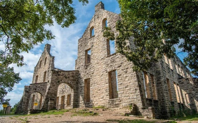 Tòa lâu đài nằm tại Ha Ha Tonka, Missouri (Mỹ) thuộc sở hữu của của doanh nhân Robert Snyder