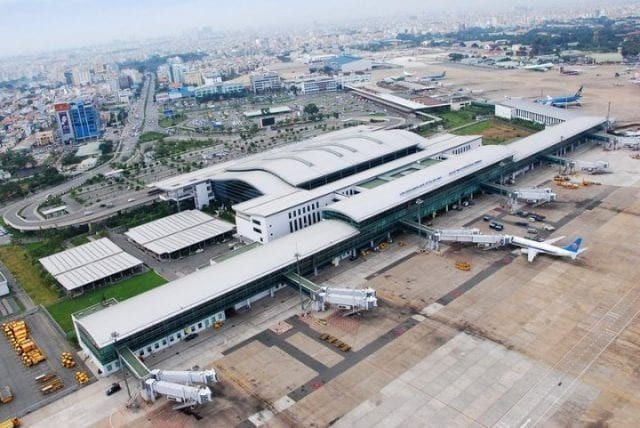 Sân bay quốc tế Tân Sơn Nhất đang là sân bay lớn nhất Việt Nam