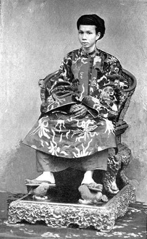Chân dung vua Đồng Khánh chụp năm 1886
