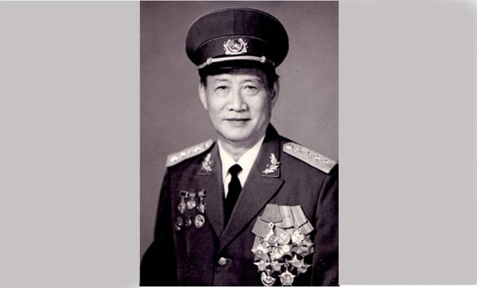 Đại tướng Hoàng Văn Thái. Ảnh tư liệu