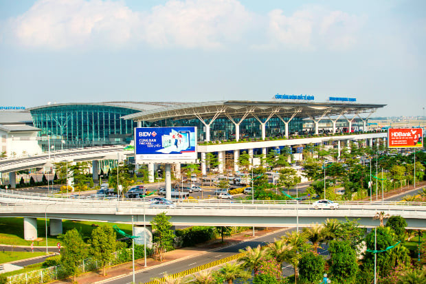 Sân bay Nội Bài nhìn từ bên ngoài
