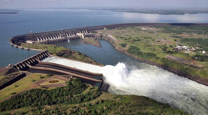 Đập cung cấp 90% lượng điện năng tiêu thụ cho Paraguay và 19% cho Brazil