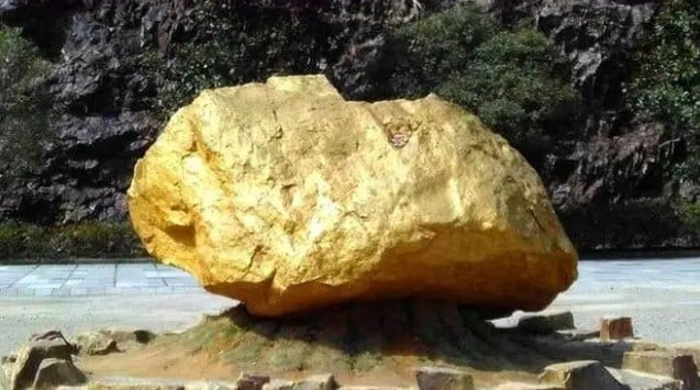 Khối đá màu vàng được phát hiện tại công viên Suichang