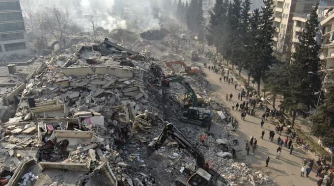 Một khu nhà ở rộng lớn bị động đất san phẳng tại Kahramanmaras, miền Nam Thổ Nhĩ Kỳ. Ảnh: AP