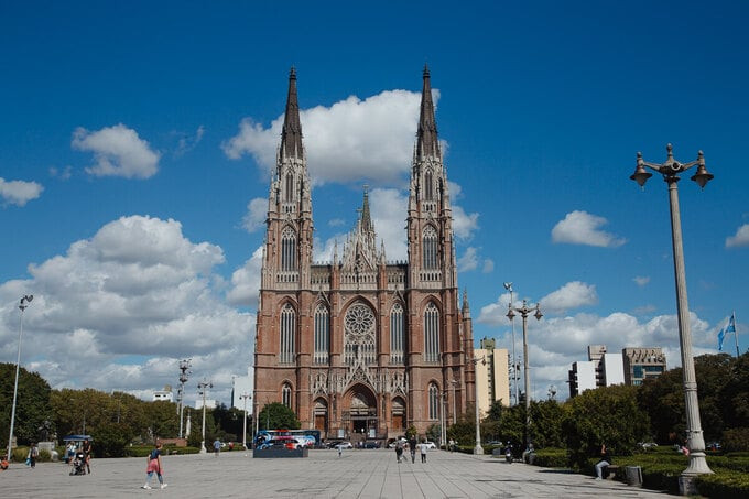 Nhà thờ La Plata là nhà thờ lớn nhất tại Argentina