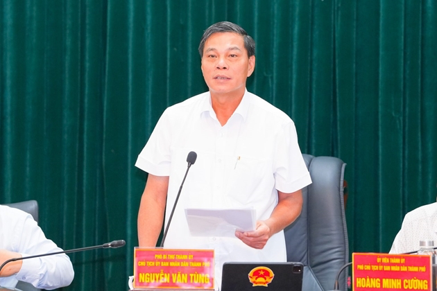 Chủ tịch UBND TP Nguyễn Văn Tùng phát biểu