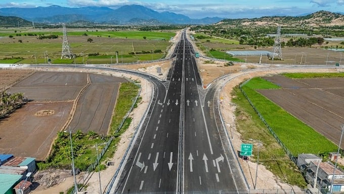 Dự án cao tốc Cam Lâm - Vĩnh Hảo đang băng băng về đích