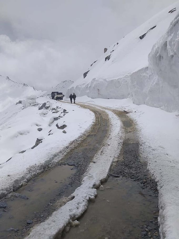 Điều kiện thời tiết vô cùng khắc nghiệt dọc đường đèo vào mùa đông