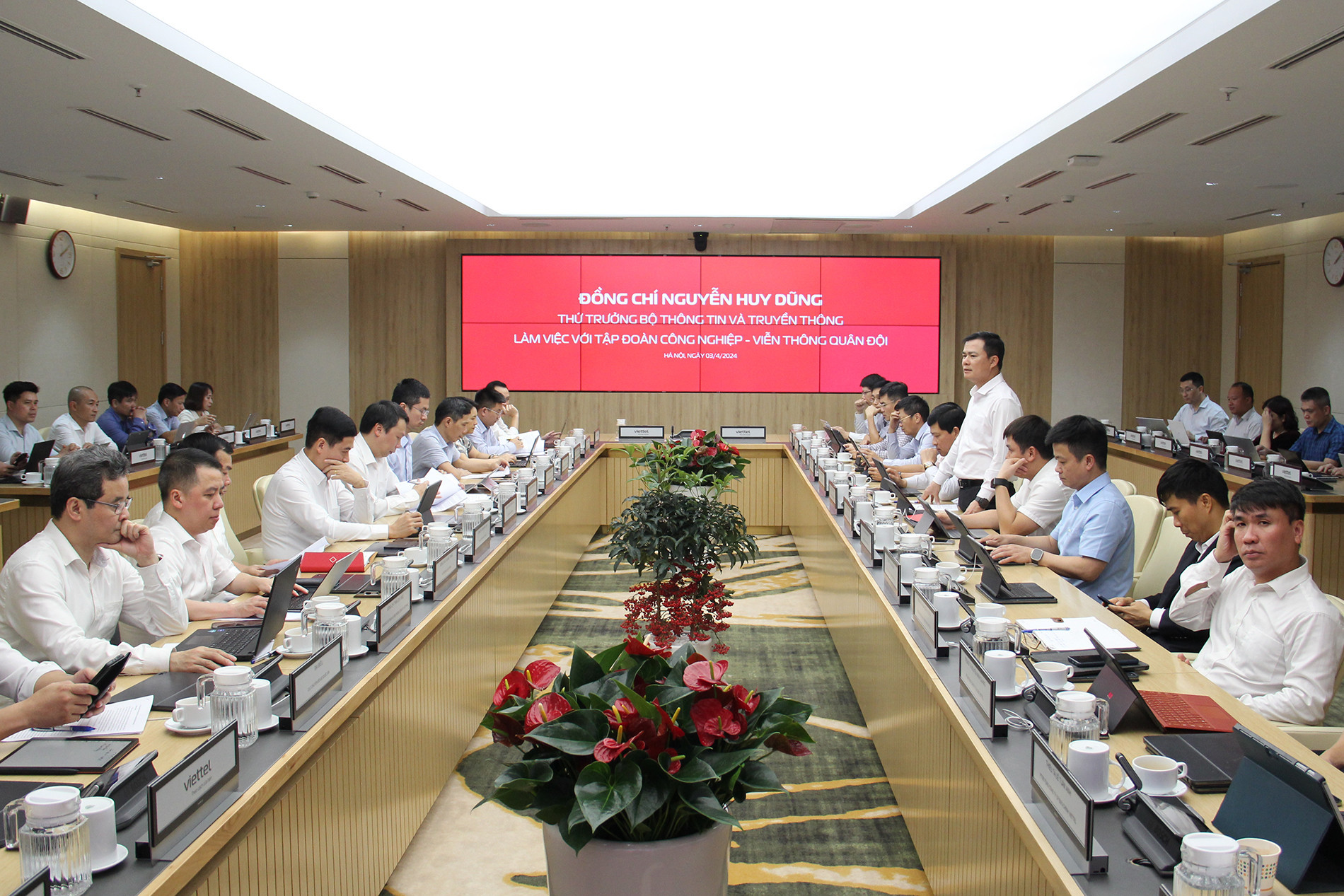 [Tin công nghệ] Bộ TT&TT sẽ đồng hành cùng Viettel thúc đẩy hạ tầng số Việt Nam