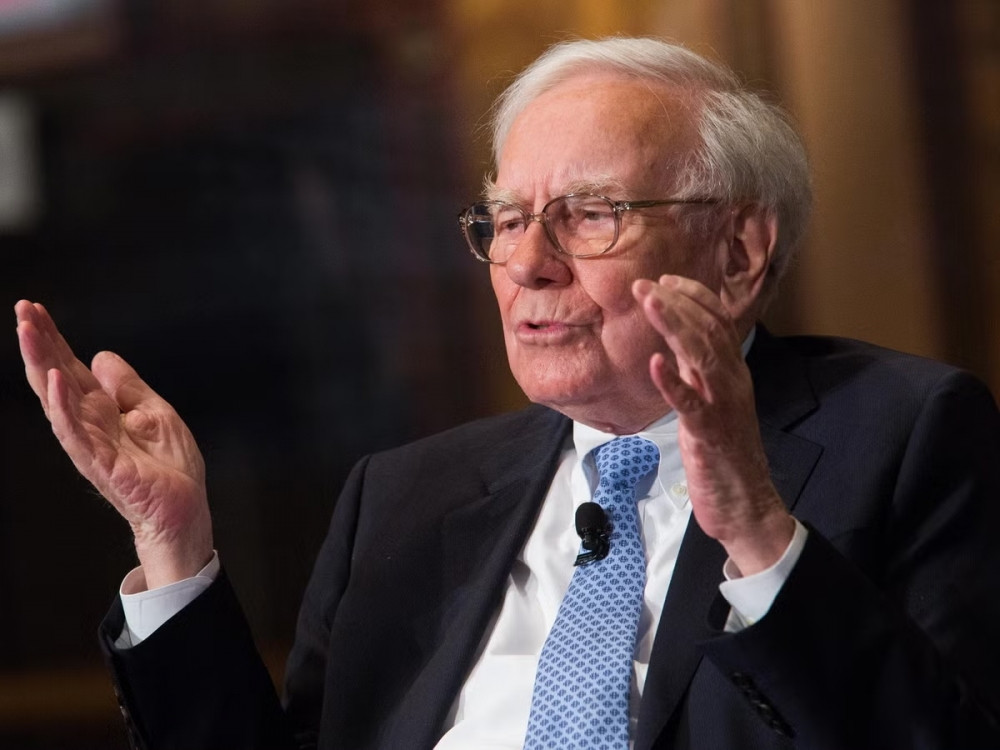 Giá vàng tăng phi mã nhưng Warren Buffett vẫn quay lưng, khuyên thà mua đất còn hơn, vì sao?