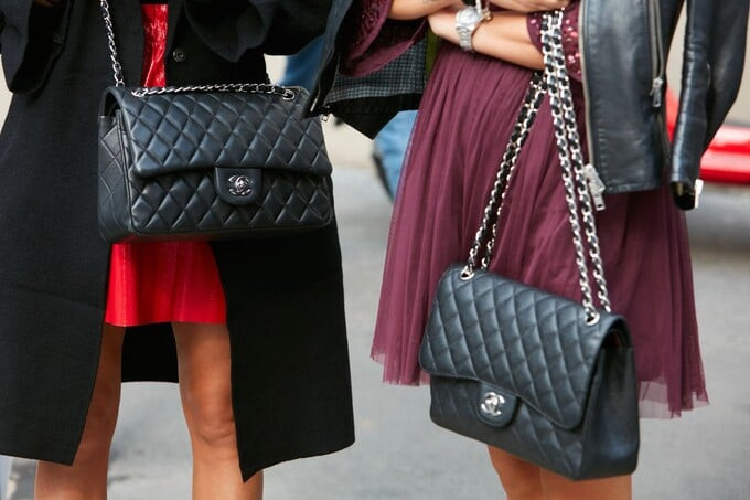 Túi xách Chanel Classic Flap luôn được săn lùng, dù giá ngày càng tăng