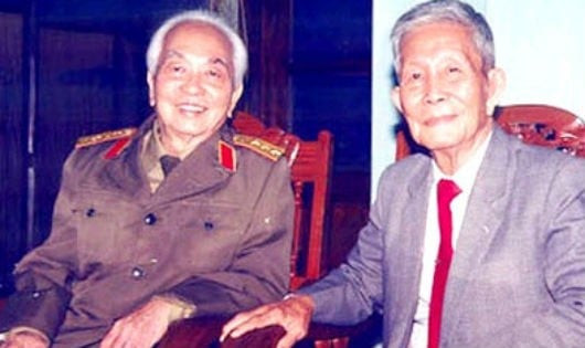 Đại tướng Võ Nguyên Giáp và Giáo sư Trần Văn Giàu