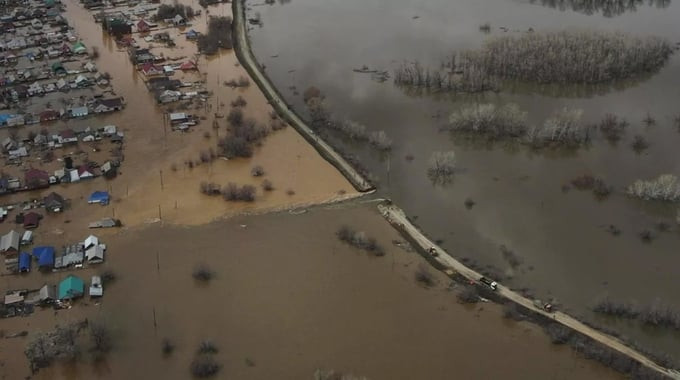 Vụ vỡ đập ở Orsk khiến nhiều ngôi làng chìm trong nước lũ