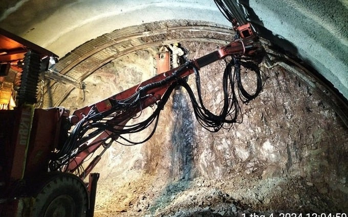 Hầm Sơn Triệu sử dụng robot khoan hầm