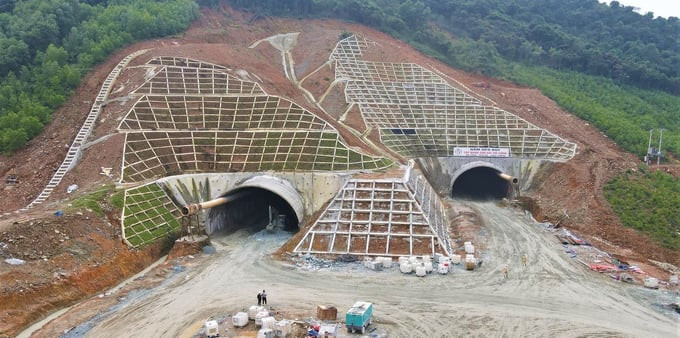 Hầm Sơn Triệu được thông xe vượt tiến độ 1 tháng