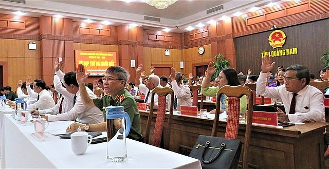Kết quả, 100% đại biểu HĐND tỉnh (khóa X) có mặt biểu quyết thống nhất miễn nhiệm chức danh Phó Chủ tịch UBND tỉnh nhiệm kỳ 2021 - 2026 đối với ông Nguyễn Hồng Quang.