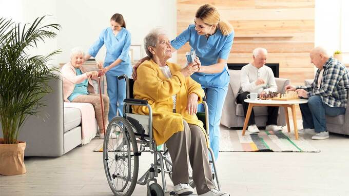 Các chuyên gia tư vấn bảo hiểm cho rằng mọi người nên tham gia hợp đồng bảo hiểm chăm sóc dài hạn trước khi bước sang tuổi 60