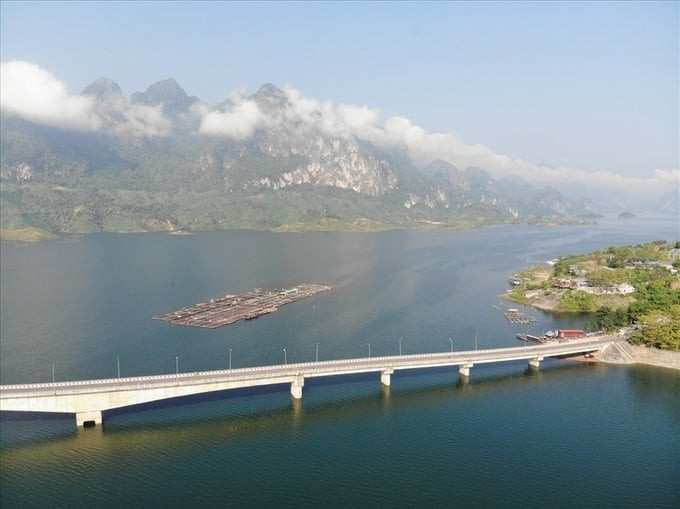 Cầu Pá Uôn bắc qua sông Đà - dòng sông 'hung dữ' bậc nhất Tây Bắc của Việt Nam