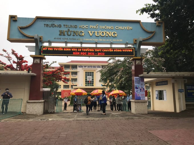 Trường THPT chuyên Hùng Vương