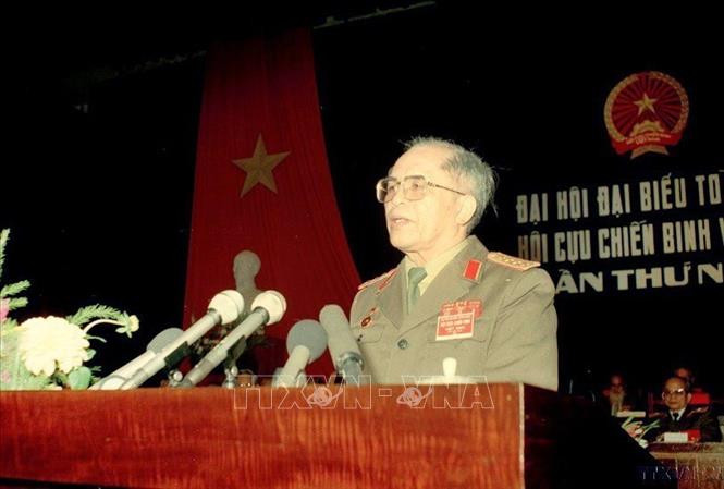 Đại tướng, Bộ trưởng Quốc phòng Đoàn Khuê phát biểu tại Đại hội đại biểu toàn quốc Hội Cựu chiến binh Việt Nam khóa I (1992). Ảnh: Trần Sơn/TTXVN