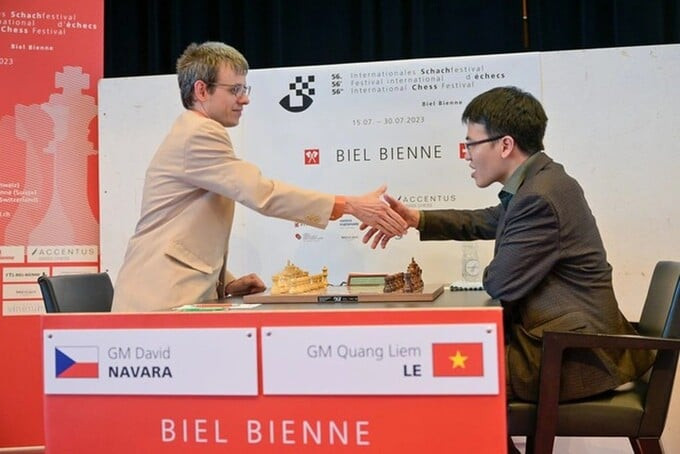 Lê Quang Liêm vô địch Biel Grandmaster 2023 sau trận hòa David Navarra. Ảnh: BCF