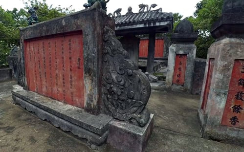 Khu mộ của Hổ tướng Nguyễn Huỳnh Đức tại Long An hiện được dòng họ chăm sóc tốt