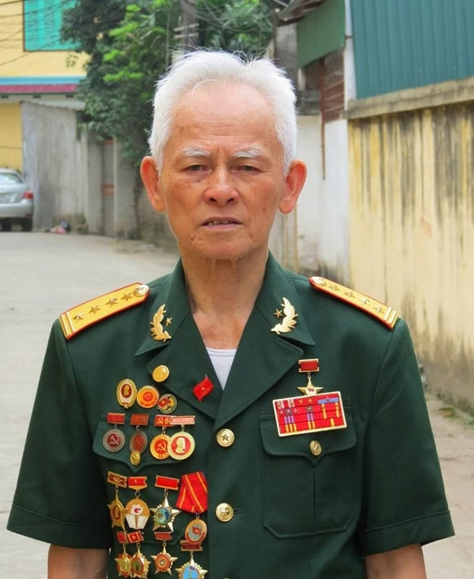 Anh hùng LLVT nhân dân Phùng Văn Khầu