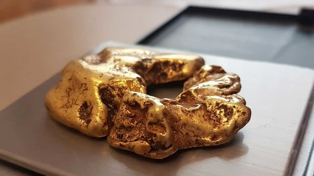 Miếng vàng có trị giá khoảng 2,5 tỷ đồng