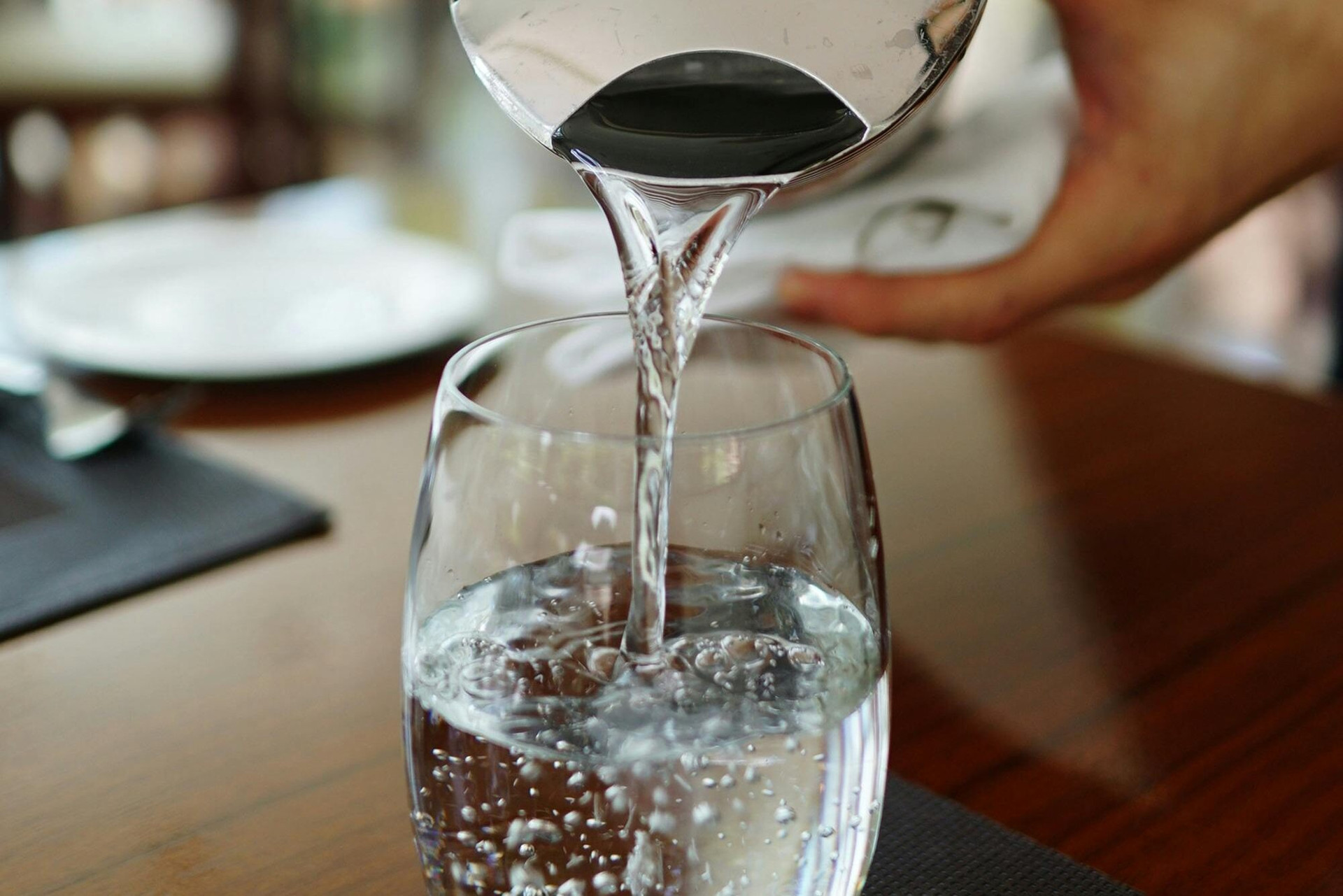 Uống đủ nước sẽ giúp ngăn ngừa viêm bàng quang