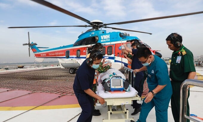 Bệnh nhân được vận chuyển đến khu điều trị chỉ trong vòng vài phút kể từ khi trực thăng đáp