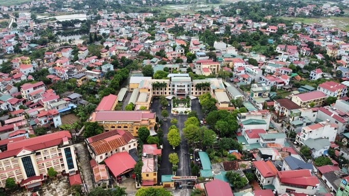 Cách trung tâm thủ đô khoảng 50km, với tổng diện tích trên 425km2, Ba Vì là huyện rộng nhất Hà Nội