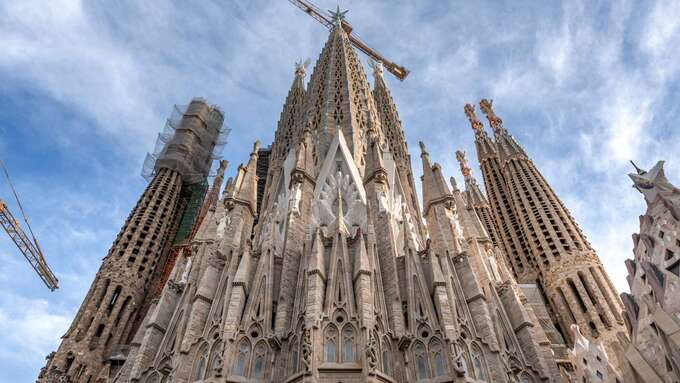 Gaudí đã thiết kế nhà thờ khổng lồ với 18 ngọn tháp trên đỉnh