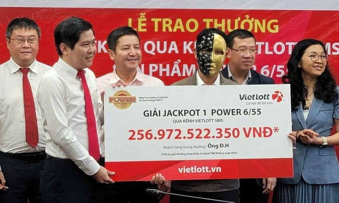 Ông Đ.H nhận Jackpot gần 257 tỷ đồng