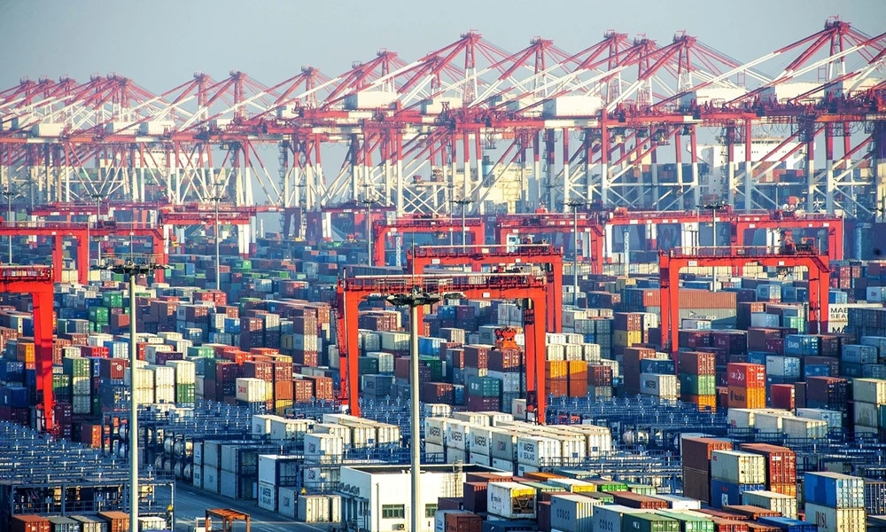 Vượt mặt hàng loạt siêu cường thế giới, láng giềng Việt Nam đứng đầu thế giới về xuất khẩu hàng hóa trong 15 năm liên tiếp