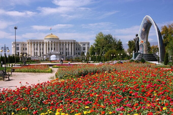 Du khách có thể xem xét ghé thăm thủ đô Dushanbe của Tajikistan để trải qua một kỳ nghỉ tại Trung Á tuyệt vời và tiết kiệm