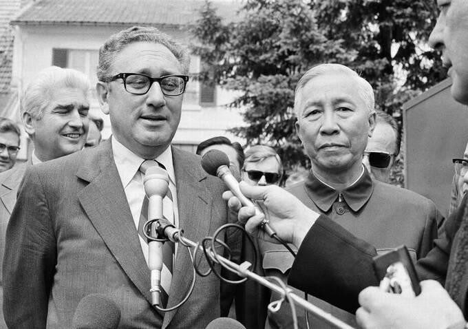 Cố vấn đặc biệt Lê Đức Thọ và Tiến sĩ Kissinger